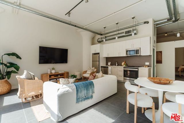 939 S Broadway 404, Los Angeles, CA 90015