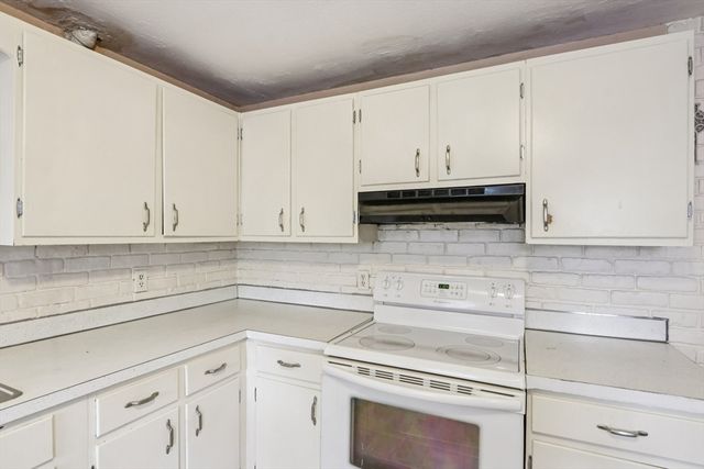 9 Flash Rd, North Reading, MA 01864