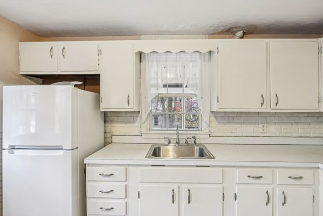 9 Flash Rd, North Reading, MA 01864