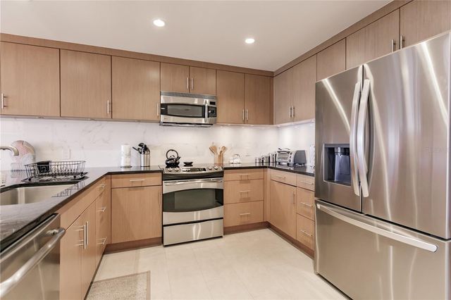 1200 E PEPPERTREE LANE 402, Sarasota, FL 34242