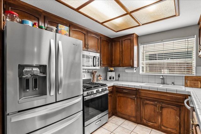 1875 Shadyside Ct, Oakdale, CA 95361