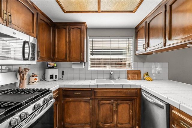 1875 Shadyside Ct, Oakdale, CA 95361