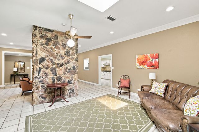 2005 Yorkstown Drive, Ennis, TX 75119