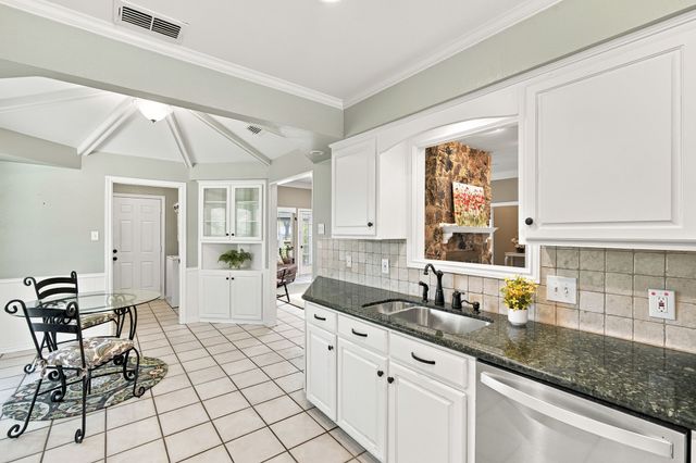 2005 Yorkstown Drive, Ennis, TX 75119