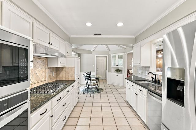 2005 Yorkstown Drive, Ennis, TX 75119