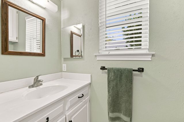 2005 Yorkstown Drive, Ennis, TX 75119