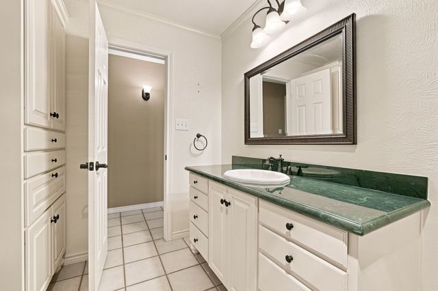 2005 Yorkstown Drive, Ennis, TX 75119