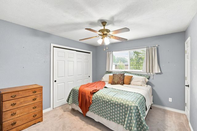 2005 Yorkstown Drive, Ennis, TX 75119