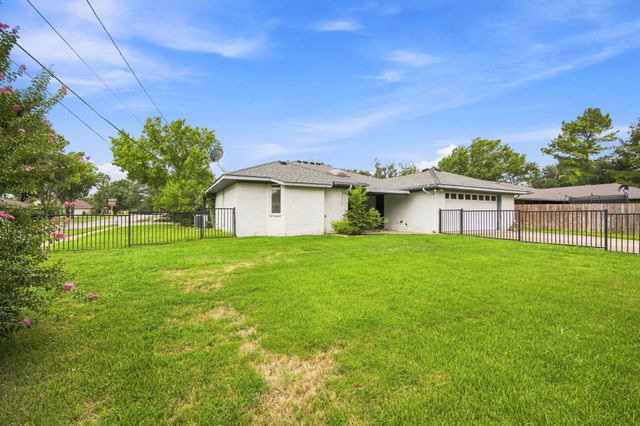 2005 Yorkstown Drive, Ennis, TX 75119