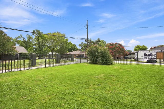 2005 Yorkstown Drive, Ennis, TX 75119