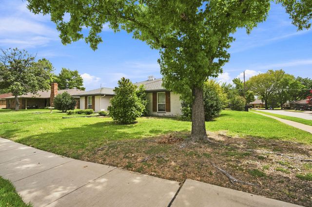 2005 Yorkstown Drive, Ennis, TX 75119