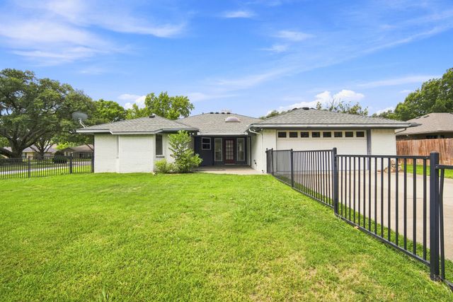 2005 Yorkstown Drive, Ennis, TX 75119