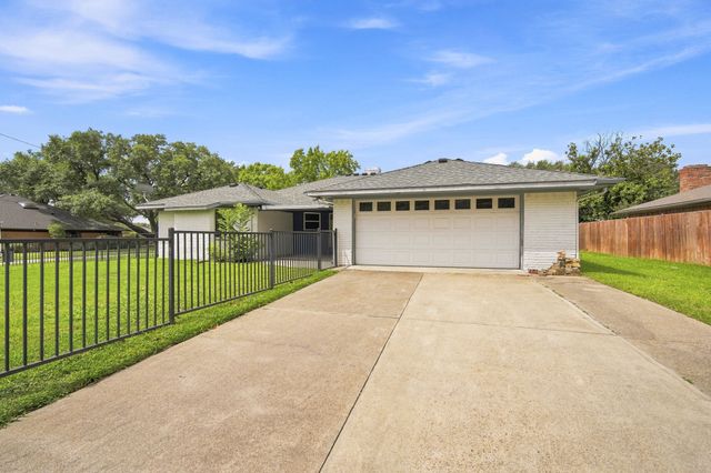 2005 Yorkstown Drive, Ennis, TX 75119