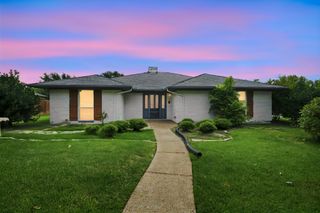 2005 Yorkstown Drive, Ennis, TX 75119