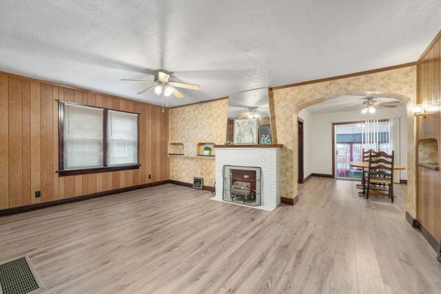 537 S Broadview, Wichita, KS 67218