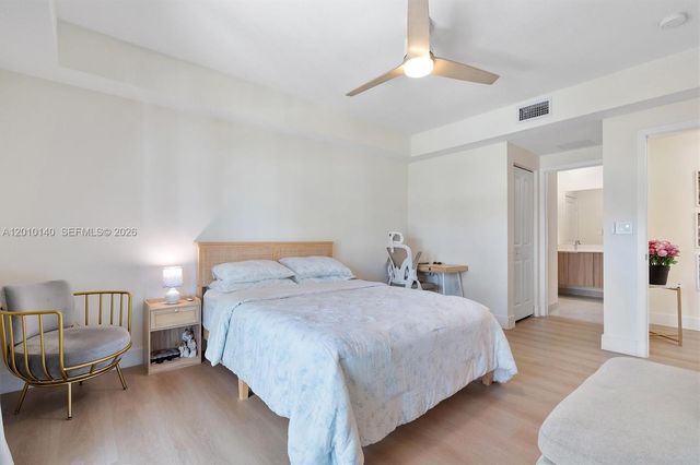 8368 Central Park Blvd, Doral, FL 33166