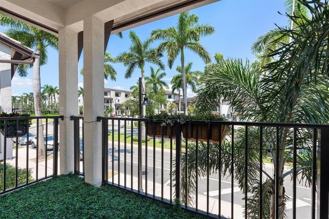 8368 Central Park Blvd, Doral, FL 33166
