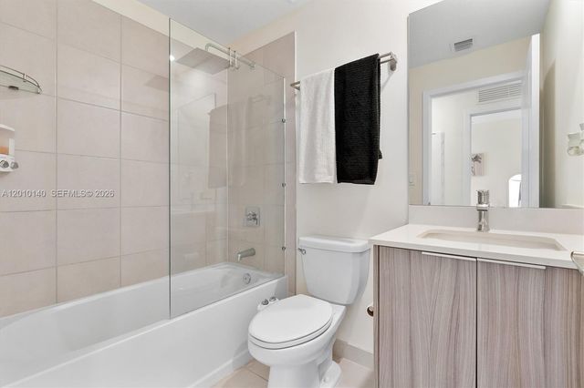 8368 Central Park Blvd, Doral, FL 33166