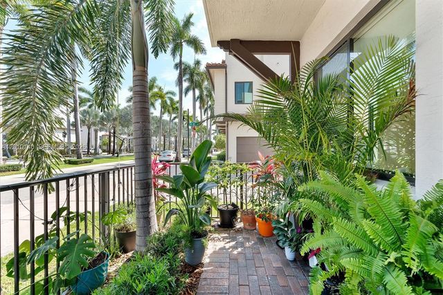 8368 Central Park Blvd, Doral, FL 33166