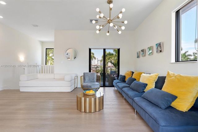 8368 Central Park Blvd, Doral, FL 33166
