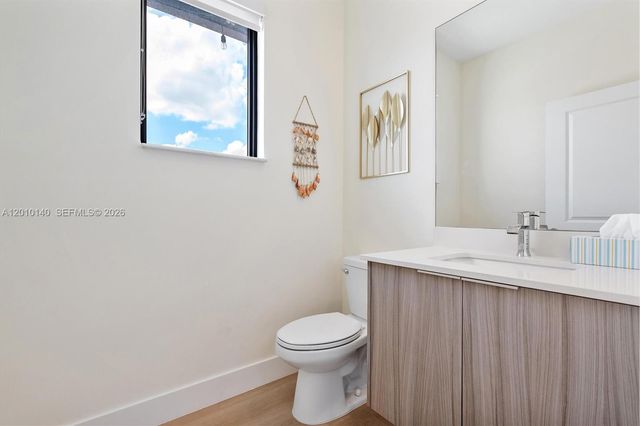 8368 Central Park Blvd, Doral, FL 33166