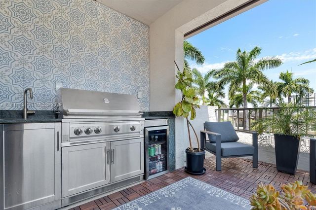 8368 Central Park Blvd, Doral, FL 33166