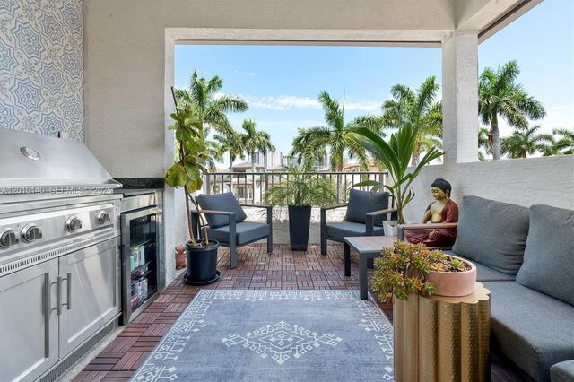8368 Central Park Blvd, Doral, FL 33166