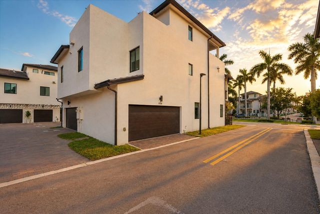 8368 Central Park Blvd, Doral, FL 33166