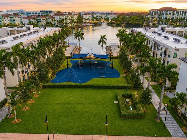 8368 Central Park Blvd, Doral, FL 33166