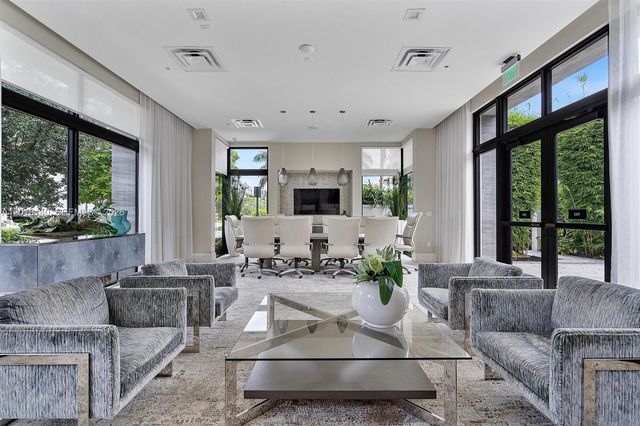 8368 Central Park Blvd, Doral, FL 33166