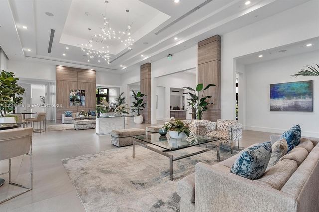 8368 Central Park Blvd, Doral, FL 33166