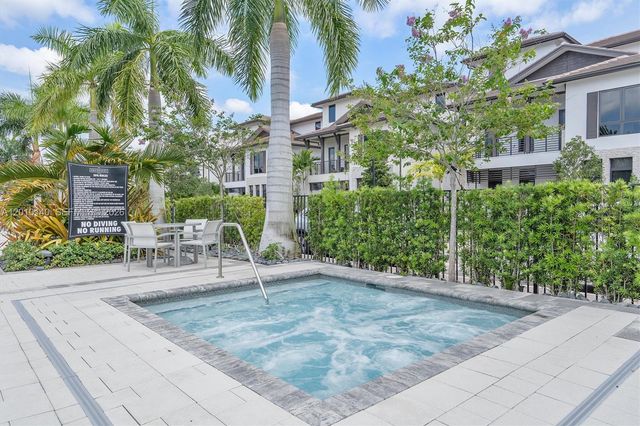 8368 Central Park Blvd, Doral, FL 33166