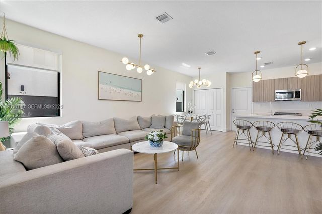 8368 Central Park Blvd, Doral, FL 33166