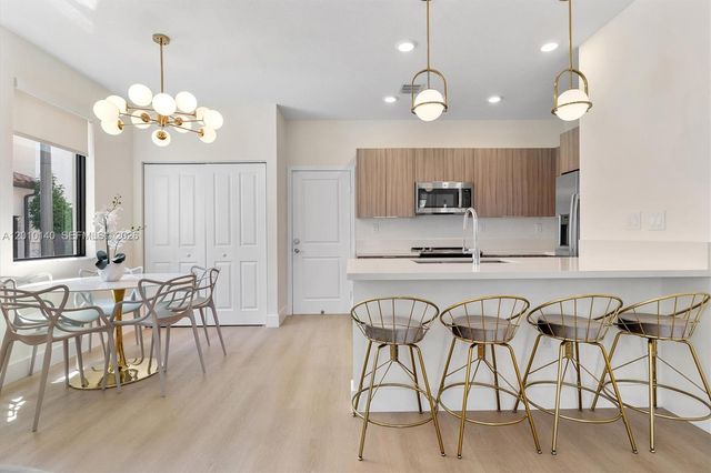 8368 Central Park Blvd, Doral, FL 33166