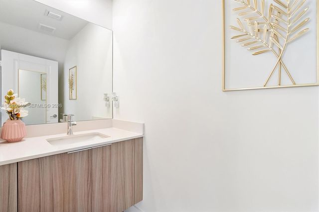 8368 Central Park Blvd, Doral, FL 33166