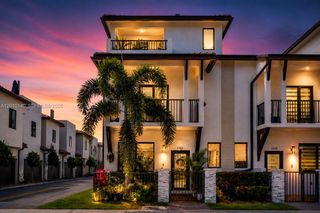 8368 Central Park Blvd, Doral, FL 33166