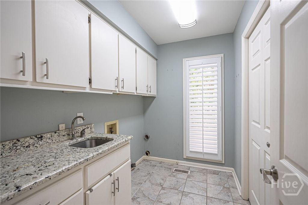 Image 15 of property listing at 1 Marsh Rabbit Lane, Savannah, GA 31411