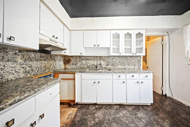 5001 NW 179th Ter, Miami Gardens, FL 33055