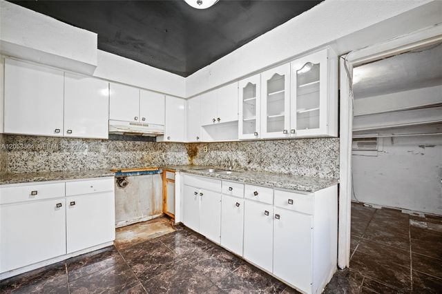 5001 NW 179th Ter, Miami Gardens, FL 33055