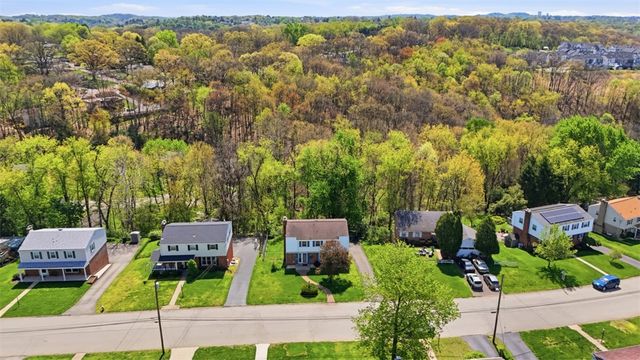 123 Point Vue Dr, Ross Twp, PA 15237