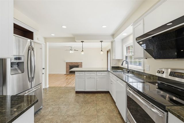 123 Point Vue Dr, Ross Twp, PA 15237