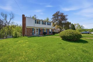 123 Point Vue Dr, Ross Twp, PA 15237