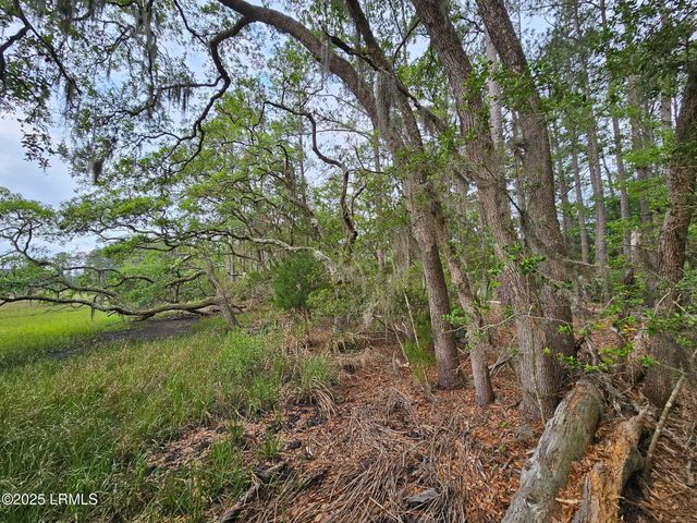 2 Lake Point Drive, Lady's Island, SC 29907