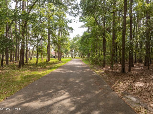 2 Lake Point Drive, Lady's Island, SC 29907