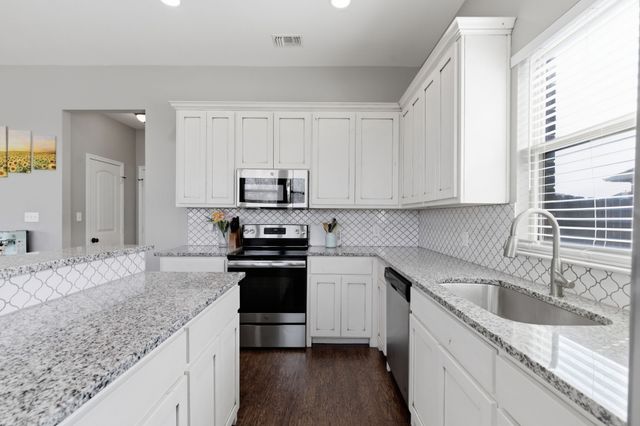 711 Hadley Lane, Valley View, TX 76272