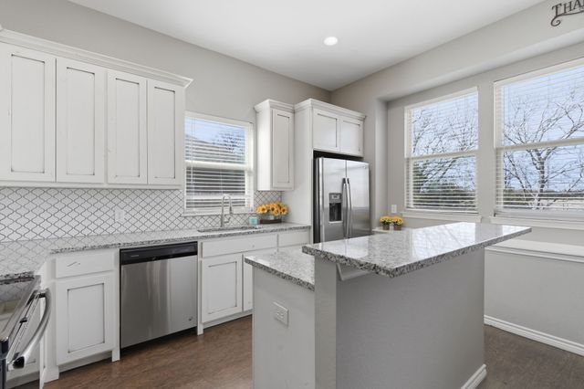 711 Hadley Lane, Valley View, TX 76272