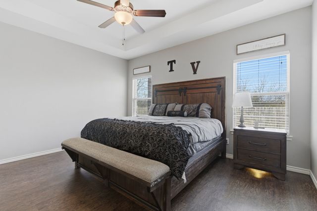 711 Hadley Lane, Valley View, TX 76272