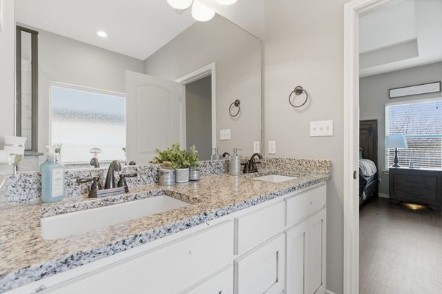 711 Hadley Lane, Valley View, TX 76272