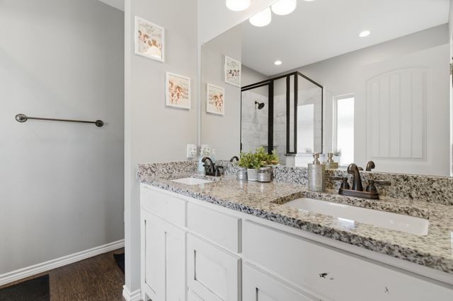 711 Hadley Lane, Valley View, TX 76272
