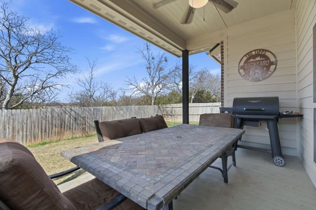 711 Hadley Lane, Valley View, TX 76272